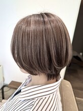 リーラ(Lila)&nbsp;ハンサムショート×ハイライト×ミルクティーベージュ