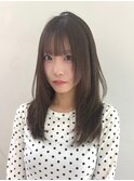 垢抜けた印象を与える、オリーブベージュカラー×レイヤーカット