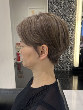 エアー 銀座タワー(AIR) 白髪ぼかしハイライトとショートボブ