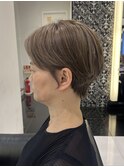 白髪ぼかしハイライトとショートボブ