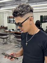 ニコ トウキョウ ロジック(nico TOKYO Logic) 極道パーマホワイトメッシュフェード短髪メンズ髪型