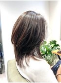 ミディアムレイヤーカットスタイル