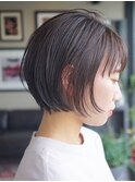 柔らかさを引き立てるマッシュラインのボブスタイル