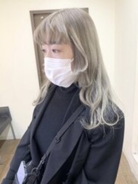 ディア(.eer) 【.eer/ディア】ホワイトベージュ/パーマ風アレンジ