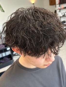 フゥ 宇都宮(FeU) ツイストスパイラルパーマツーブロックツイストパーマメンズヘア