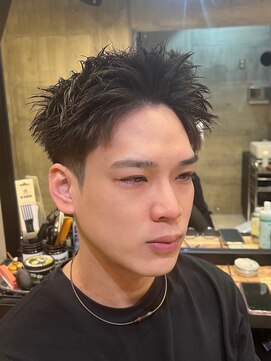 ビンゴ(BINGO) 1526黒髪短髪ショートアップバング束間ツーブロック刈り上げ