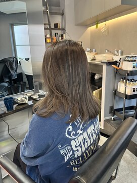 リベット(LIVET) セミロングのレイヤースタイル