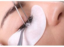 《ネイリストやアイリストも多数在籍！お客様の美容をトータルでサポート♪》