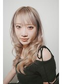 ミディアムロング×ハイトーン×20～50代×ミルクティーベージュ