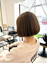 テラス トヨタ(Telasu Toyota)&nbsp;重め切りっぱなしボブと白髪ボカし明るめカラー