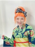 オレンジ色にゴールドのメッシュを入れた浴衣お団子スタイル