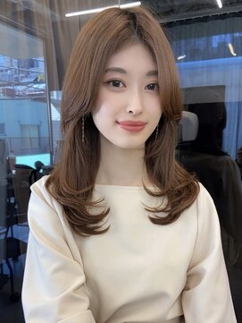 フォンズ(FONS) 上品ワンカールレイヤーミディアム顔まわりカット20代30代40代