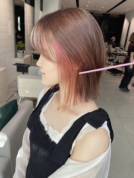 ステア ケース(stair case) 韓国切りっぱなし外ハネミディアムボブ ストレート顔周りカット