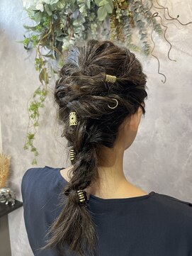 スリー(THREE) ヘアセット