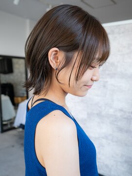 ウルト(ult) 顔周りレイヤーくびれボブ