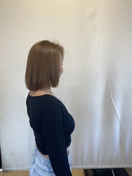 ジュリア(Giulia) 丸みボブ カーキグレージュ