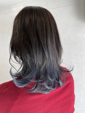 ハグ(Hug) ［鹿沼］［Hug］　ブルーのインナーカラー×くびれミディ