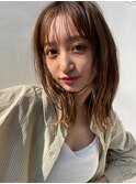 ベージュ