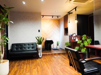 アトラ(attra)の写真/洗練されたパーマスタイルと疲れを癒すスパ。頭皮・地肌ケアが人気な大人メンズ向けプライベートsalon！