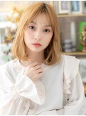 ミルクティーブロンド切りっぱなしミディアムc8上尾10代20代30代