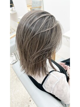 sasquatch【サスクワッチ】【4月下旬 NEW OPEN(予定)】 前髪長め系女子必見!鬼スジシャドウルーツ