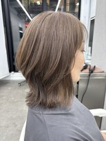 ロエ 元町店(Loe)&nbsp;元町レイヤーカット顔周りダブルカラー白髪ぼかしハイライト