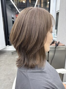 ロエ 元町店(Loe) 元町レイヤーカット顔周りダブルカラー白髪ぼかしハイライト