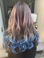 リゼル ユア 渋谷(RISEL YUA)&nbsp;シールエクステを使ったブルーシルバーのグラデーションカラー3