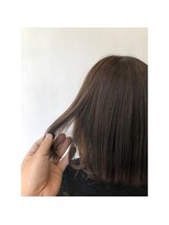 アン(Hair make un)&nbsp;明るめのシルバーアッシュ