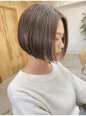 アッシュブラウンのボブ