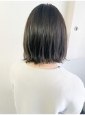 切りっぱなしボブ　外ハネボブ　透け感ベージュ