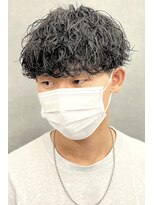 ササ ウメダ(33 UMEDA)&nbsp;大阪梅田メンズ波巻きスパイラルパーマ無造作マッシュ