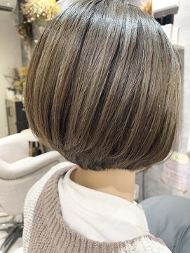 ワンアップ(1-UP) 前下がり丸みショート