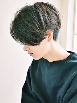 ディッセンバー 渋谷(December) 『December』スリークショート　センターパート黒髪ミディアム