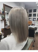 ホワイトグレージュ