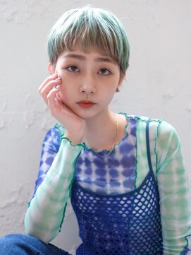 シオン(shion) 似合わせカットクラゲヘアーホワイトブロンド_29281