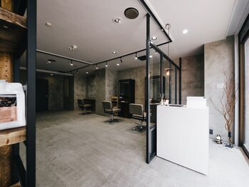 ハーフェン(HAfeN)の写真/【円山公園駅徒歩5分】大人女性の為のワンランク上のsalon《ショートカット×白髪ぼかし》が人気◎