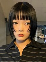 グレーベージュ レイヤーロング 前髪パーマ アッシュブラック