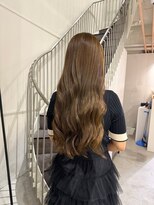 アトレ アネックス(attrait ANNEX)&nbsp;ベージュロングは大人っぽさと柔らかさを両立させる