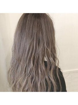 キャンバス バイ ネオリーブ 横浜西口(Canvas by neo.) ホワイトグレージュ ロング ニュアンス 巻き