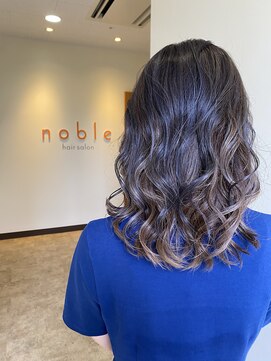 ノーブル(noble) ネイビー×ベージュ