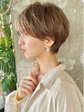 ロビー 表参道(ROBBY) 耳掛け大人ショート／アッシュベージュ／表参道／30代40代50代