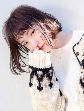 ライラ(Lyla) 揺れる　シースルーボブ　下北沢　カット　ツヤカラー