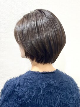 ベルポ(Bellpo) 大人女性の落ち着いたショートボブ+オリーブカラー/30代40代50代