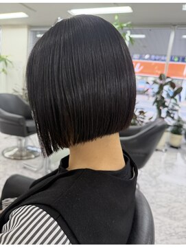 サロンドニケ シンプル綺麗！！パッツンボブ、艶感最高ショートボブ！！