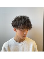 レジナヴィータ 栄(Reginavita)&nbsp;【メンズ人気】縦落ちスパイラルパーマ×刈り上げマッシュ