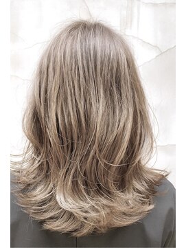 モアナ バイ ヘッドライト 二俣川店(Moana by HEADLIGHT) Moana【二俣川】#レイヤーカット#ミディアムレイヤー#ベージュ