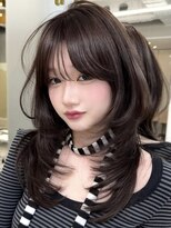 ユニ 原宿(uni)&nbsp;韓国ヘア　ハイレイヤーカット　ミディアムヘア　グレージュ原宿