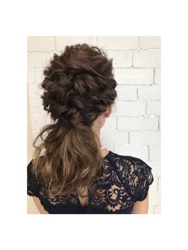 シエル(CIEL) ローポニーテール アレンジ