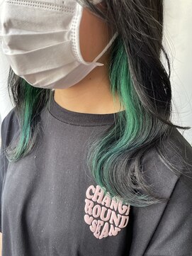 アン(Hair make un) 【インナーカラー】ビビットグリーン♪♪